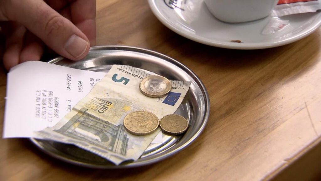 pagar en efectivo en bares y restaurantes