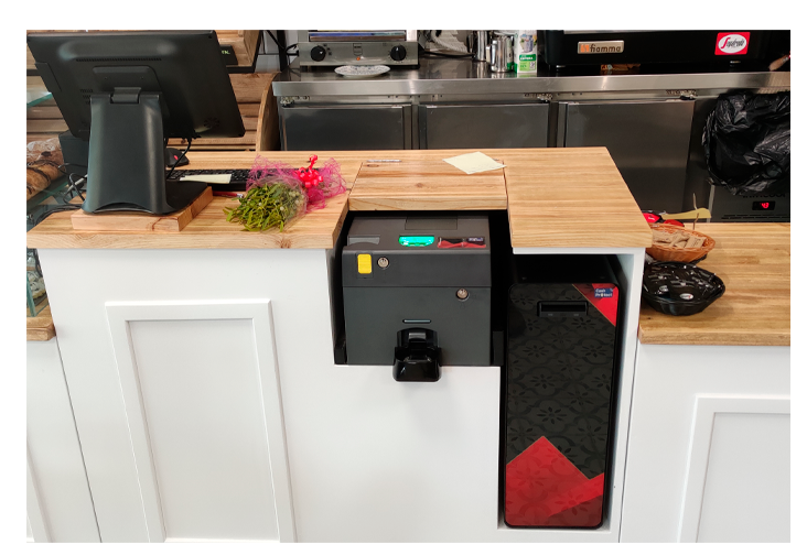 Máquina de cobro automático en comercio