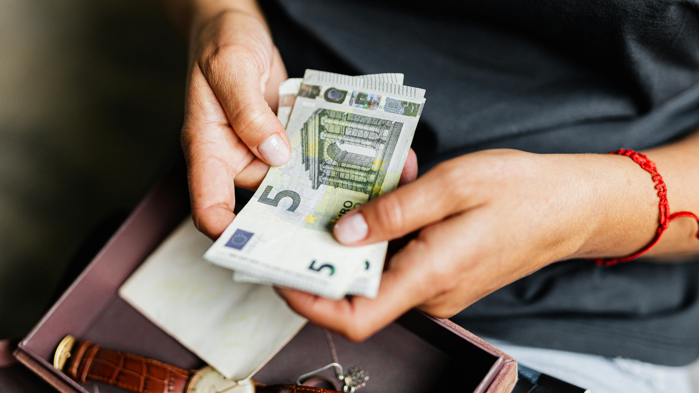 Automatización del efectivo en pequeñas vs grandes tiendas
